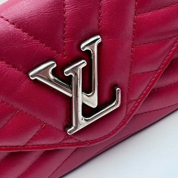 LOUIS VUITTON New Wave Long Wallet/Wristlet
Quilted Leather Rouge - Picture 4 of 16